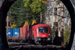 1116 053 im Tunnelblick - Kleiner Krausel-Tunnel, am 22.10.2012 kurz vor Breitenstein.