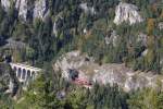 442 200 alias Talent 2, auch genannt Hamster als 97656 aus dem Krausel-Klause Tunnel von Semmering (Sem) nach Payerbach-Reichenau (Pr), aufgenommen vom 20 Schilling Blick; am 06.10.2012