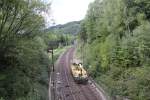 Ein Baufahrzeug auf dem Weg talwrts Richtung Payerbach unterwegs, kurz vor der Einfahrt in den Klammtunnel bei Km 93,0 aufgenommen, September 2013