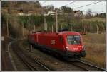 1116 118 an der Spitze dieses Gterzuges am 25.11.2006 bei der Durchfahrt in Klamm-Schottwien am Semmering.