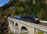 Am 05. Oktober überquerten die 182 574 sowie die 1216 922  Adria Transport  mit dem LTE-Güterzug 40502 das 37 Meter hohe und 87 Meter lange Krausel-Klause-Viadukt. 