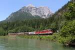 Am 6.6.2025 brachten die 1142 632  Andrea  sowie die 1144 250 einen gemischten Güterzug von Graz Vbf nach Linz Vbf und fahren hier im wunderschönen Nationalpark Gesäuse kurz hinter