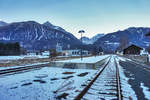 Blick auf den nun ganz verlassenen Bahnhof Kötschach-Mauthen.
In diesem erst vor sieben Jahren neu errichteten Mittelbahnsteig, samt damit verbundener Gleisverlegung ruhen nun einige Tausende Euro an Steuergeld.
Aufgenommen am 22.1.2016.

Keine Sorge wegen des Standorts, die Strecke ist momentan offiziell außer Betrieb.
Solange keiner die von den ÖBB, mit Holzschwellen errichtete Barriere in Hermagor durchbricht, braucht man sich hier nicht vor einem Zug fürchten ;-)