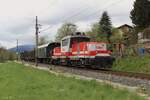 Am 23.4.2024 fuhr die 1163 007 mit einem kurzen Verschubgüterzug von Bischofshofen kommend nach Radstadt hier kurz vor dem Zielbahnhof.