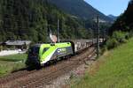 Der Bahnhof P�ham windet sich im engen Fritztal eng am Berg entlang.
Hier wartet die 1016 036 mit einem Ganzzug von Gratwein-Gratkorn nach N�rnberg Rbf auf die Zugkreuzung bevor die Fahrt mit dem mit knapp 1000t Druckpapier beladenen Zug weitergeht.
