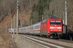 101 021 zieht am 3.03.2013 EC217 zwischen Bruck/Mur und Pernegg Richtung S�den.