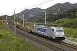 386 001 mit Güterzug nahe Spital am Semmering am 11.05.2017.