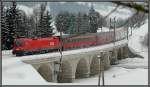 1116.268 von Graz kommend mit dem OEC 556 nach Wien, kurz nach M�rzzuschlag beim Anstieg auf die Semmering S�drampe am 6.1.2006.