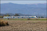 N�chst dem Bahnhof Weststeiermark ist ein Westbahn Smile Unterwegs . 7.10.2026 