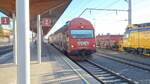 GKB Doppelstock-Garnitur mit BS 205 an der Spitze, geschoben von DH 1500.6 kurz vor der Abfahrt in Lieboch zum Zielbahnhof Köflach der S7, Anfang November 2025:
