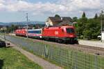 Die 1116 082 sowie die 1116 090 und die 1016 050 fuhren am 14.5.2025 mit dem Messwagen 99 81 9163 504-9 von Wies-Eibiswald nach Lannach hier bei der Durchfahrt durch die Haltestelle