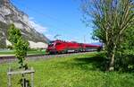 1116 209 mit dem RJX 167 nach Bratislava hl.st. am 19.04.2025 bei Kematen in Tirol.