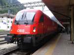 1216 015 mit EC 89 (München Hbf - Verona Porta Nuova) am 15.5.2015 beim Halt in Brennero/Brenner.