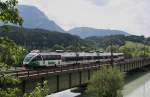 Der Talent 4024 088-9 ``Tiroler Versicherung`` der ÖBB ist am 3.6.2014 als S-Bahn von Innsbruck nach Kufstein unterwegs, hier auf der Innbrücke bei Langkampfen im Unterinntal.