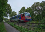 Gerade hat 5047 089 als R7232 von Weissenbach nach Leobersdorf Berndorf verlassen und ist wieder in den Wald eingetaucht. Die Leobersdorfer Bahn durch den südlichen Wienerwald gehört zu den Strecken, auf denen die Reihe 5047 noch zum Einsatz kommt (10.09.2025).