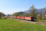 Die 1144 216, die 1144 270 und die kalt geschleppte 1116 188 warten am Nachmittag des 12.4.2024 mit einem Papierganzzug von Deutschland kommend nach Gratwein-Gratkorn in Windischgarsten auf die