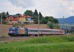 Mit dem Rex 3912 hat am 26.07.2014 die kürzlich beklebte 1116 077  den Bahnhof Wartberg an der Krems verlassen.