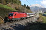 1116 088 war mit dem  Transalpin  am 29. Oktober 2024 bei Pfaffenschwend in Richtung Wörgl unterwegs.