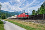 Die ehemalige DB-Lok 193 313 ist seit 2026 f�r �ber Railpool an TX Logistik vermietet Am 21.06.2026 war sie bei Pfarrwerfen mit einem Zug des kombinierten Verkehrs in Richtung Bischofshofen unterwegs.