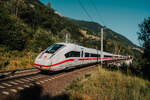 DB 412 210 �berquert am 24.07.2026 die Falkensteinbr�cke.
 
——————
 
Zug: ICE 119  W�rthersee 
Laufweg: K�ln Messe/Deutz ➤ Frankfurt (M) Flughafen Fernbf ➤ Mannheim Hbf ➤ Esslingen (Neckar) ➤ Ulm Hbf ➤ Augsburg Hbf ➤ M�nchen Pasing ➤ M�nchen Ost ➤ Salzburg Hbf ➤ Schwarzach-St. Veit ➤ Villach Hbf ➤ Klagenfurt Hbf ➤ Graz Hbf