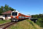 Die Strecke nach Bad Radkersburg �berquert im Bahnhof Spielfeld-Stra� die L675 sowie anschlie�end die Mur mit einer ca 60m langen Br�cke.
Der ungarische Ultraschallmesszug FMK 008 wartet hier am 16.6.2026 von Bad Radkersburg kommend in Spielfeld-Stra� auf die Weiterfahrt zur �sterreichisch/slowenischen Grenze.