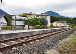 Blick auf die Haltestelle Feistritz im Rosental West, am 5.5.2016.
Obwohl der Personenverkehr immer schon relativ spärlich ausfiel und auch nur an Werktagen verkehrte, wurden vor in den 90er Jahren gleich drei neue Haltestellen eröffnet, Weizelsdorf Ort, Feistritz im Rosental West und Ladinach. All diese drei Haltestellen liegen auf dem zur Einstellung vorgesehen Abschnitt.