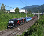 Die schwarze 370 179  Pola  angmeitet von Cargounit  sowie die blaue 383 008 von ČD Cargo traktionierten Ende Juli 2026 einen Schrottzug von Břeclav kommend via Tarvisio Boscoverde nach