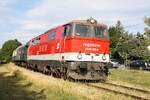A-RBAHN 2143 033-6 am 19.Juli 2026 vor dem SR 14866 (Perchtoldsdorf AB - Spitz a.d. Donau) auf der Kaltenleutgebener Bahn beim Strecken-Km 1,0.