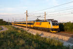 BR 386 204 konnte am Abend des 20.07.2020 in den allerletzten Sonnenstrahlen des Tages mit dem regiojet 1037 (Praha hl.n. - Wien Hbf.) fotografisch festgehalten werden. Das Foto entstand vor Wien Süßenbrunn.