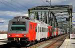 4020 297 + 4020 282 als S1 nach Wien - Meidling bei der Einfahrt in die Haltestelle Wien - Handelskai. (12.03.2021)