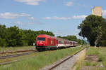2016.006 im Bahnhof Schönfeld-Lassee, der sich noch in seinem ursprünglichen Zustand vor der bevorstehenden Elektrifizierung präsentiert. (23.06.2020)