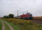 IC 747  Wiener Volkshochschulen  war am  12.09.2009 mit der 1116 218 bespannt und  nahe Oftering ber die Westbahn gerauscht.