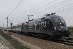 1116 153 samt OIC im Schlepptau auf der Fahrt nach Wien Westbahnhof, das Foto entstand in der nhe des Bahnhof Bheimkirchen in Richtung 1; am 14.04.2012