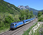 Die 1216 235 traktionierte am 2. Mai 2026 den RJX 53 Vindobona, bestehend aus neuen ComforJet-Wagen, und wurde dabei von mir zwischen Mixnitz und Frohnleiten fotografiert.