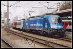 1116 100 mit E1697 steht am 10.12.2003 in Bruck an der Mur am Bahnsteig 2.