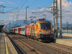 Graz. Die ÖBB 1016 048 zog am 30.07.2020 den REX4141 von Graz nach Spielfeld, hier in Graz Don Bosco.