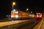 Am Abend des 31.12.2023 steht die 1144 220 mit dem D352 von Pragersko nach Graz Hbf in Spielfeld-Straß und wartet auf die Abfahrt nach Graz.