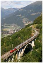 101 051 schiebt den EC 114  Wrthersee  von Klagenfurt nach Dortmund ber die Tauernsdrampe. 
Falkensteinbrcke Obervellach 2.8.2010