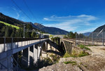 Hier ein Blick auf die beiden Angerschluchtbrücken, am 25.9.2016.
Nun ist es geschafft und die Bauarbeiten sind vollendet und die neue Brücke nach Jahren endlich in Betrieb. Aus Fotografensicht hätte es aber ruhig noch einige Jahre dauern können ;-)

Hier gibt´s zum Vergleich noch ein Bild vom 12.2. diesen Jahres:
http://www.bahnbilder.de/bild/oesterreich~strecken~tauernbahn/923488/hier-noch-mal-ein-blick-ueber.html 