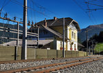 Blick auf das nun neu angestrichene Bahnhofsgebäude des ehemaligen Bahnhofs Angertal.