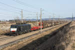MRCE 189 931 mit einem Güterzug auf der Tullnerfelder Bahn (NBS) kurz vor dem Bahnof Tullnerfeld am 18.02.2021