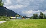 193 55*  Zwei Pole mit enormer Zugkraft  und 193 281 mit einem KLV-Zug nach Italien bei Schaftenau, 30.05.2020.