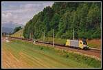 1116 702 mit Güterzug bei Terfens am 14.05.2002.