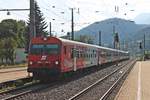 Als Verstärkerzug fuhr am 02.07.2018 der CittyShuttle-Steuerwagen 8073 129-3 zusammen mit der Schublok 1144 049 durch den Bahnhof von Fritzens-Wattens in Richtung Wörgl.