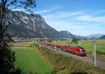 1116 238 mit dem RJX 564 nach Innsbruck Hbf bei Langkampfen, 29.09.2019.