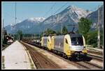 182 513 + 182 519 mit Güterzug fahren am 18.05.2004 durch Brixlegg.