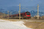 Railjet auf dem Weg nach Wien Flughafen noch am Anfang seiner Reise durch Österreich.