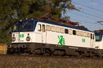 1142 562-9 vor 613-9 mit ihrem leeren Containerzug aus Wolfurt. 21.7.20