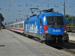 Eines der schnsten Geburtstagsgeschenke: Schne Lok und bester Sonnenstand. Kyoto-Lok mit IC 118 in Dornbirn Hbf. Am Nachmittag geht es mit IC 119 wieder zurck nach Innsbruck. ( 22.08.2011 )

Lg