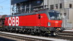 ÖBB 1293 001 bei der Durchfahrt im Linzer Hauptbahnhof am 30.03.2021